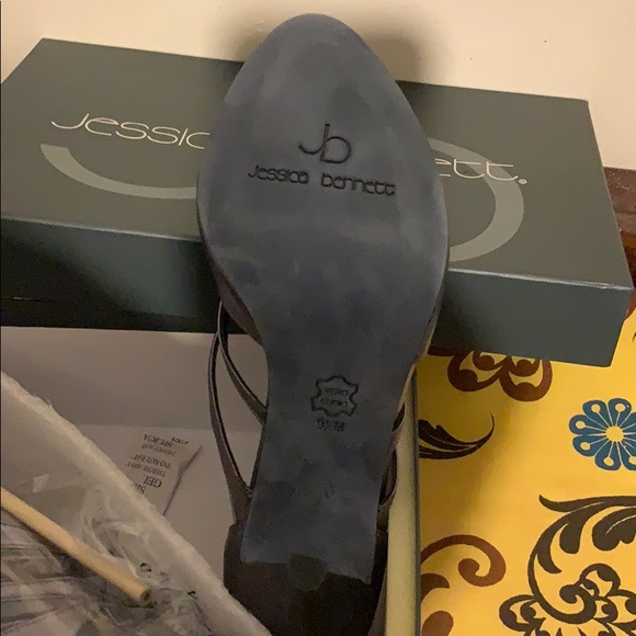 Women’s shoes 9 1/2 M - Picture 3 of 7